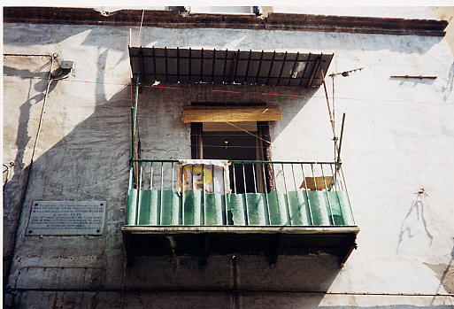 La casa dove nacque Totò in Via S.Maria Antesaecula (NA)